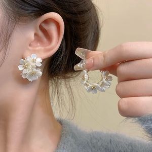 NEW Flower Vintage C shape hoop earrings